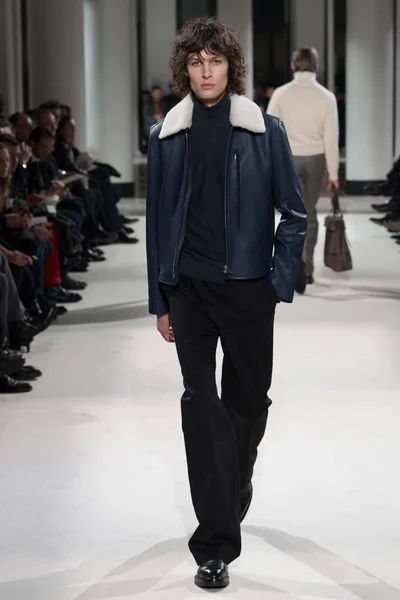 Look 25